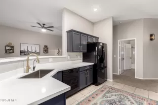 Photo #4: 6890415 Listing