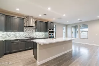 Photo #2: 6890505 Listing