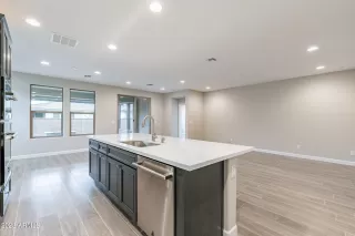 Photo #3: 6890505 Listing