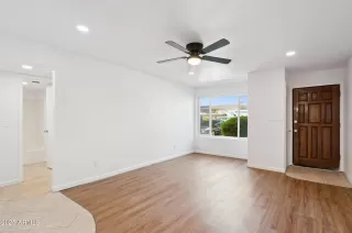 Photo #5: 6890627 Listing