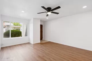 Photo #6: 6890627 Listing