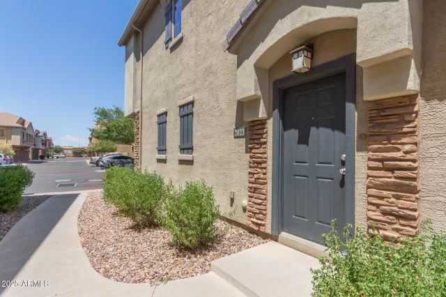 MLS: 6891043 Condo For Sale