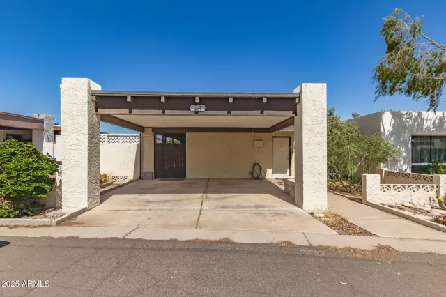 MLS: 6891400 Condo For Sale