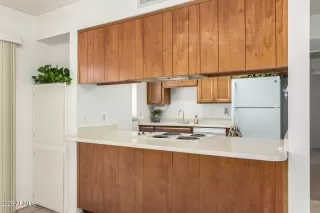 Photo #6: 6891400 Listing