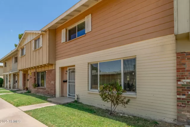 MLS: 6891756 Condo For Sale