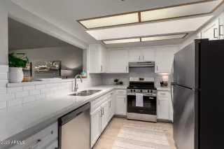 Photo #3: 6891948 Listing