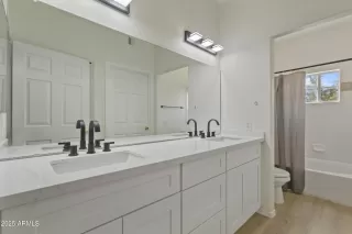 Photo #4: 6892697 Listing