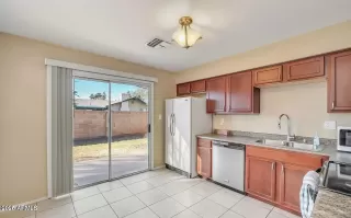 Photo #4: 6892913 Listing