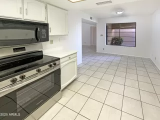 Photo #5: 6893297 Listing