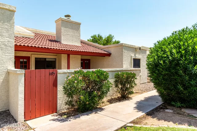 MLS: 6893620 Condo For Sale