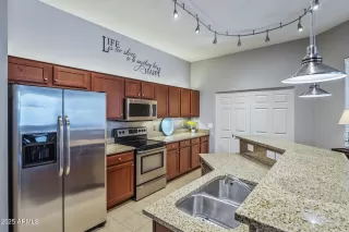 Photo #6: 6893658 Listing