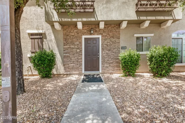 MLS: 6893716 Condo For Sale