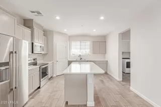 Photo #3: 6893788 Listing