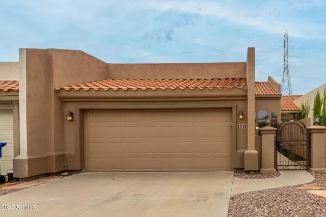 MLS: 6894204 Condo For Sale