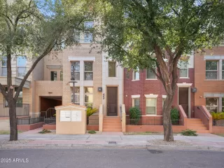 BROWNSTONE AT HYDE PARK Condos for Sale