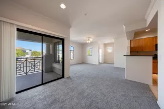 Photo #6: 6894740 Listing