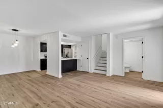 Photo #4: 6894956 Listing