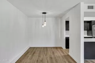 Photo #5: 6894956 Listing