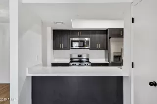 Photo #6: 6894956 Listing