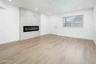 Photo #4: 6894986 Listing