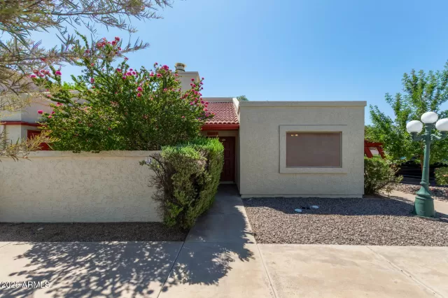 MLS: 6895044 Condo For Sale