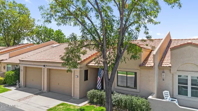 MLS: 6895045 Condo For Sale