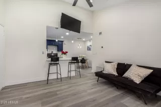 Photo #2: 6895077 Listing 