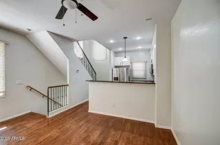 Photo #6: 6895110 Listing 