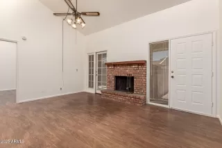 Photo #4: 6895117 Listing