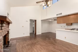 Photo #5: 6895117 Listing