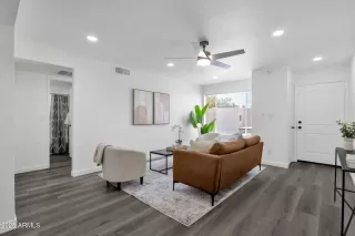 Photo #3: 6895156 Listing