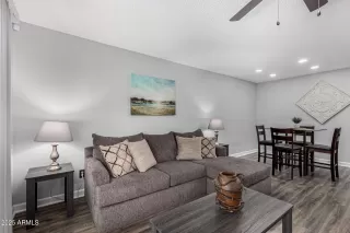 Photo #6: 6895328 Listing 