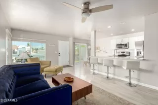 Photo #5: 6895400 Listing