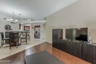Photo #4: 6895999 Listing