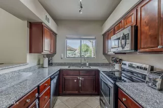Photo #6: 6895999 Listing