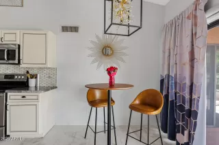 Photo #6: 6896351 Listing