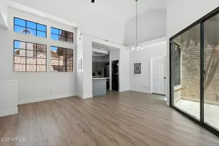 Photo #5: 6896397 Listing