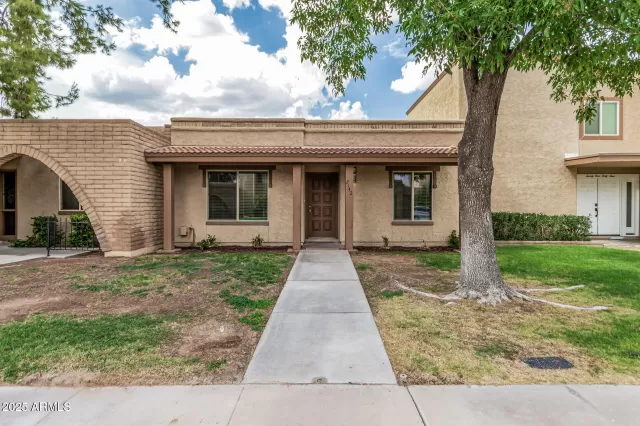 MLS: 6896462 Condo For Sale