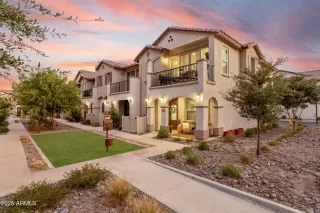 More Details about MLS # 6896613 : 4639 S GLACIER