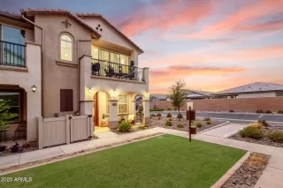 Photo #5: 6896613 Listing