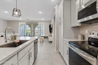 Photo #2: 6896656 Listing