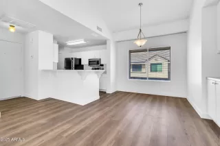 Photo #4: 6896975 Listing