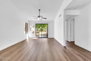 Photo #6: 6896975 Listing