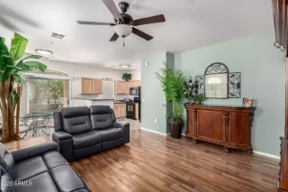 Photo #5: 6897300 Listing 