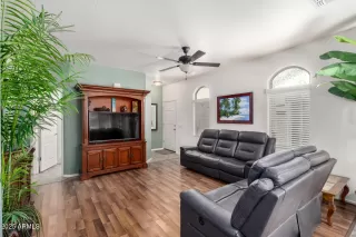 Photo #6: 6897300 Listing 