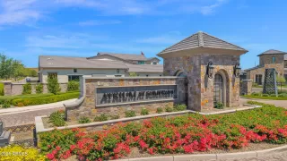 Photo #4: 6897379 Listing