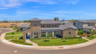 Photo #5: 6897379 Listing