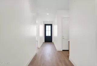 Photo #6: 6897379 Listing