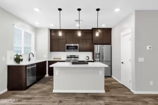 Photo #3: 6897441 Listing