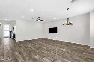 Photo #6: 6897441 Listing